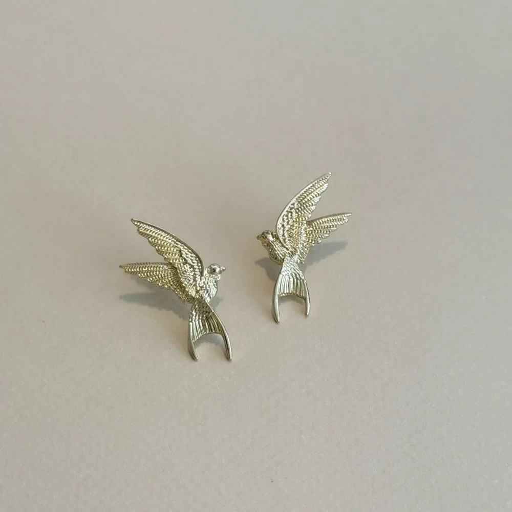 Bird stud earrings M799